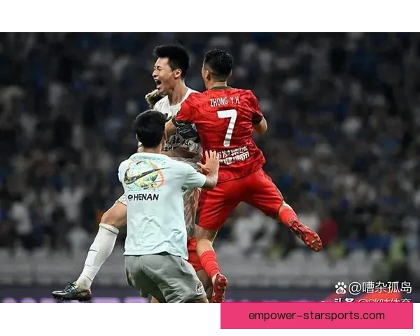 亚洲赛场再燃战火，中国足球队迎来关键晋级之战